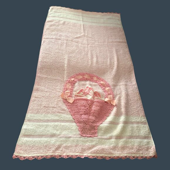 Crochet Towel W/Lace & Bow Accents MCM Pink & White - Picture 2 of 4